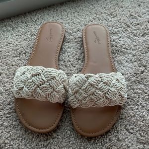Universal Thread flat sandals